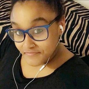 Meet your Posher, Alexis